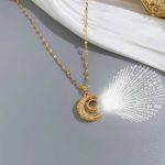 Moon Locket Necklace I love you 100 languages - Image 2